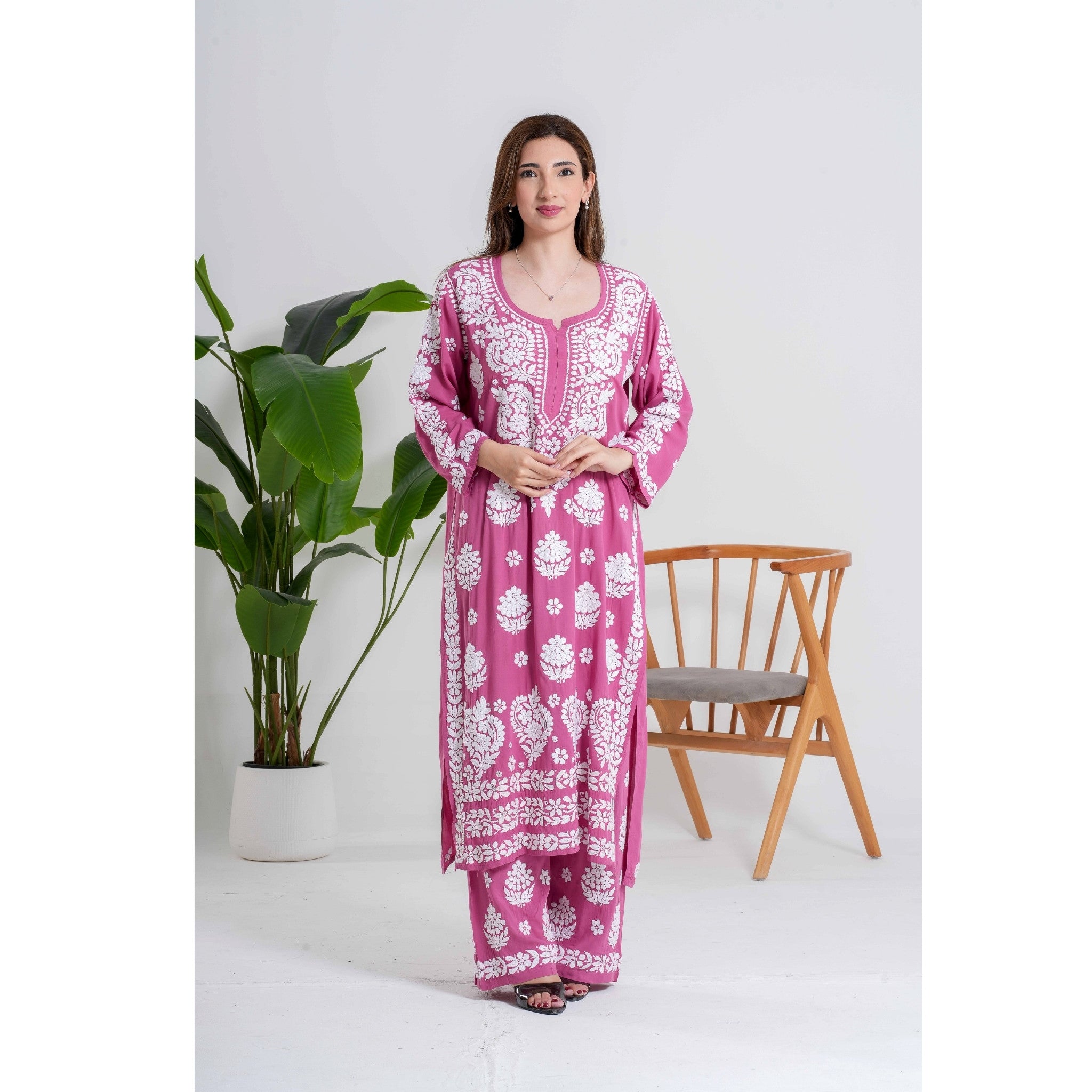 Gulaabi Saaz-Blush Pink Chikankari Handcraft suit