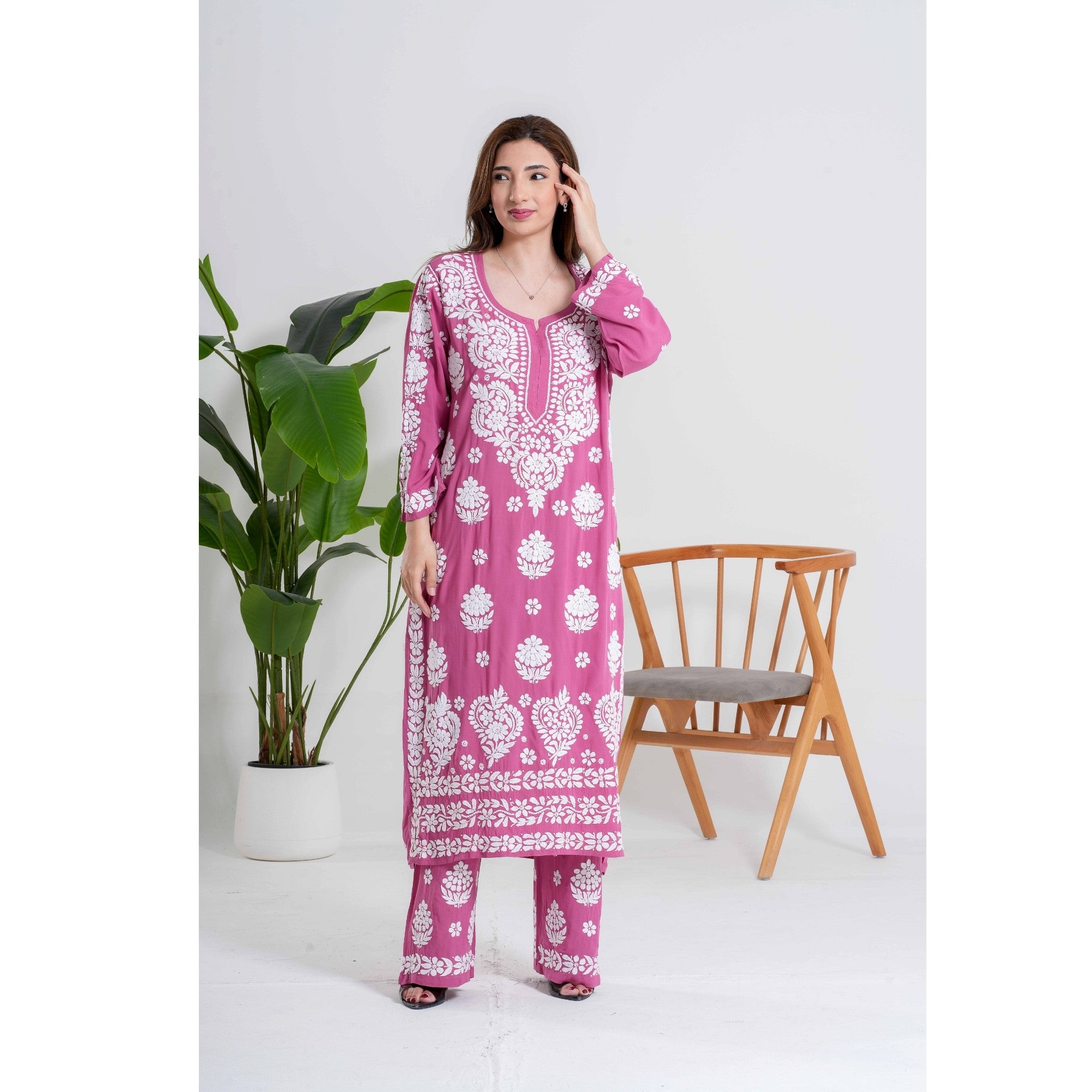 Gulaabi Saaz-Blush Pink Chikankari Handcraft suit