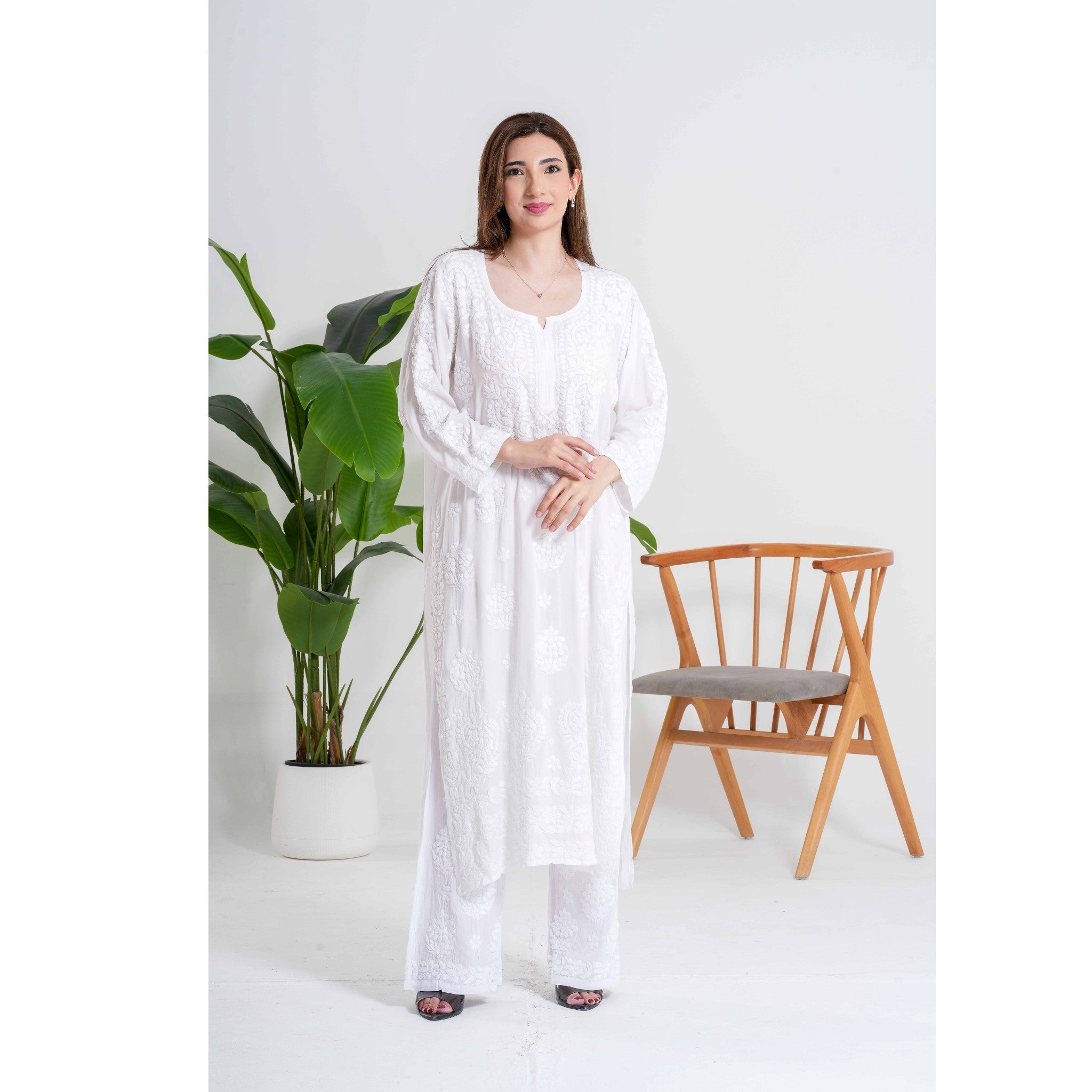 Safa – White Handcrafted Chikankari set
