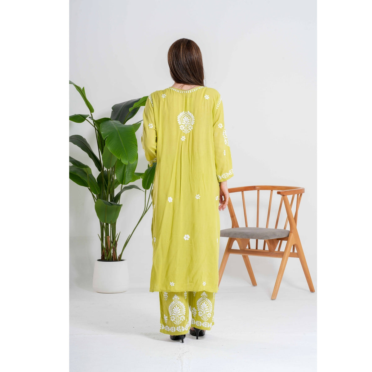 Zaitoon Saaz Olive Green Handcrafted Chikankari Set