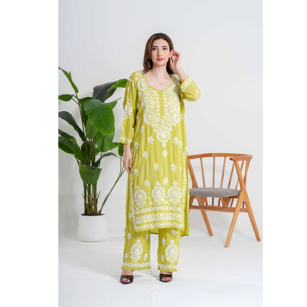 Zaitoon Saaz Olive Green Handcrafted Chikankari Set